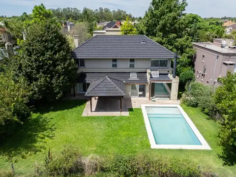 CASA EN VENTA 4 AMBIENTES BARRIO EL ROCIO