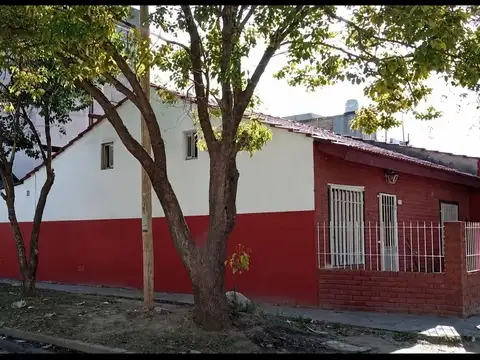 PROPIEDAD MULTIFUNCIONAL CON LOCAL AL FRENTE