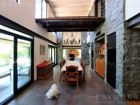 Venta Casa - Estilo Moderno en Barrio La Lomada del Pilar
