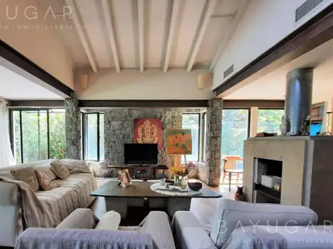 Venta Casa - Estilo Moderno en Barrio La Lomada del Pilar