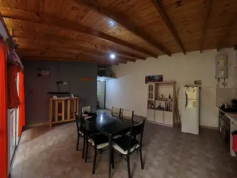 Casa 2 ambientes con 2 baños