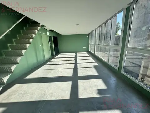 Oficina/ Estudio tipo Loft -Patio, Doble altura y gran luminosidad ideal oficina Comercial creativa.