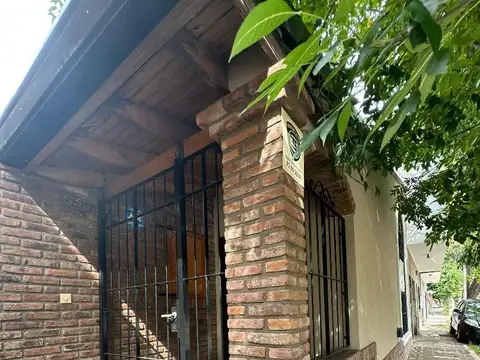 CASA EN VENTA 5 AMBIENTES CON QUINCHO Y COCHERA EN QUILMES