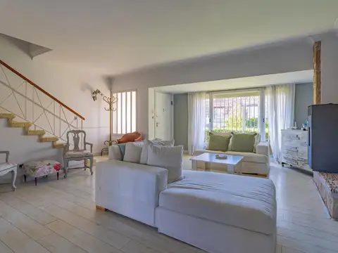 Casa 5 ambientes con 2 baños