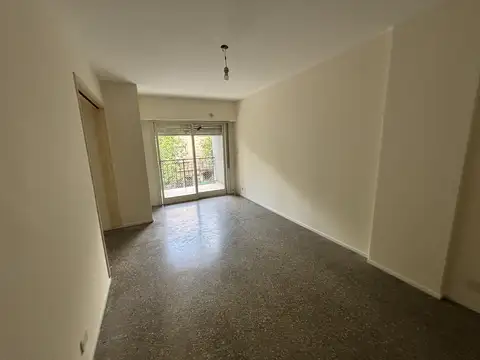 Mario Bravo 300, Piso 2