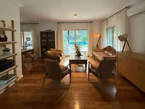 Casa 10 ambientes con 5 baños