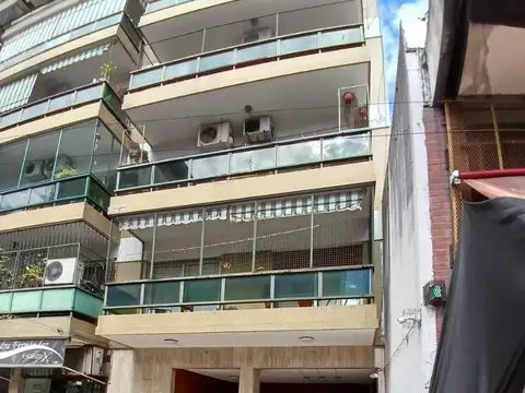 Departamento 3 ambientes céntrico con cochera