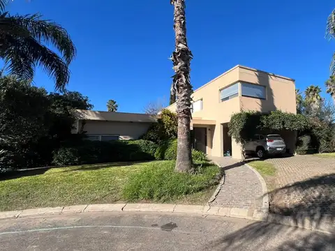 Casa en Alquiler en Funes, USD 2.800