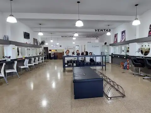 Alquiler Amplio Local Comercial Patio