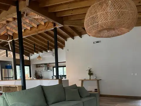 Casa 4 ambientes con 3 baños