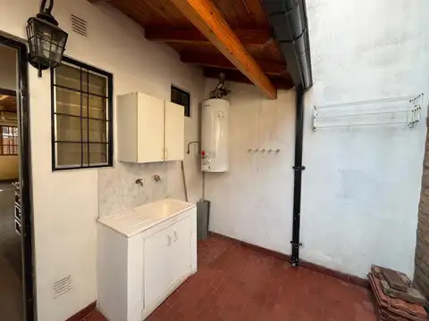 Depto Tipo Casa en Alquiler en Ramos Mejía, $ 700.000