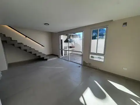 Casa en Alquiler al Oeste