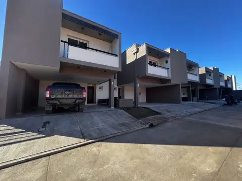 Casa 4 ambientes con 3 baños