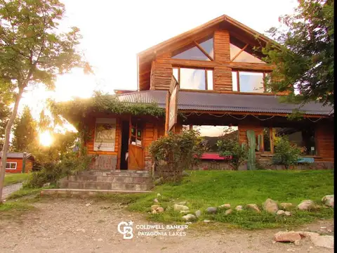 VENTA Hostería céntrica de 10 habitaciones + local comercial gastronómico en Villa La Angostura