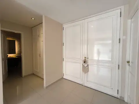 Casa 7 ambientes con 2 baños