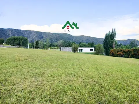 Terreno en venta en Carlos Paz Golf – 832 m² en entorno natural con seguridad