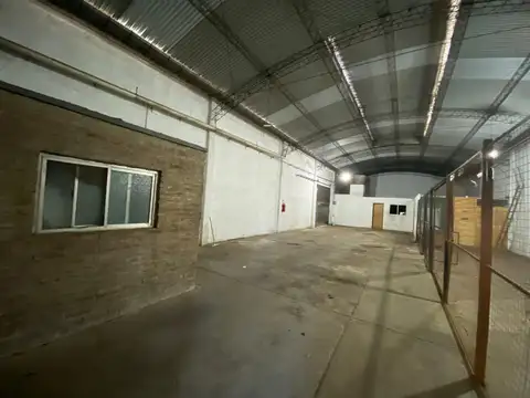 GALPON EN EXCELENTE ZONA DE MONTE GRANDE - A UNA CUADRA DE SANTAMARINA