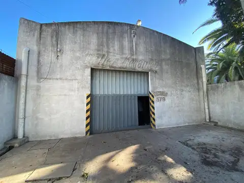 GALPON EN EXCELENTE ZONA DE MONTE GRANDE - A UNA CUADRA DE SANTAMARINA