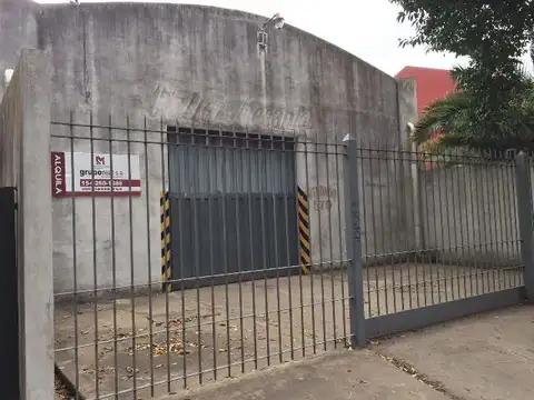 GALPON EN EXCELENTE ZONA DE MONTE GRANDE - A UNA CUADRA DE SANTAMARINA
