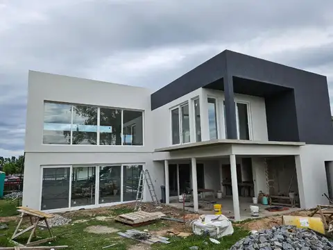 Casa 4 ambientes con 3 baños