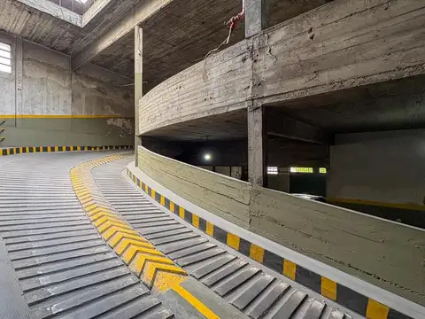 Romero 400 Edificio comercial Garage en Pompeya VENTA