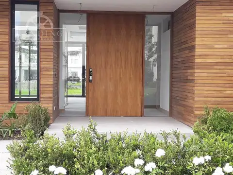 Casa 5 ambientes con 4 baños