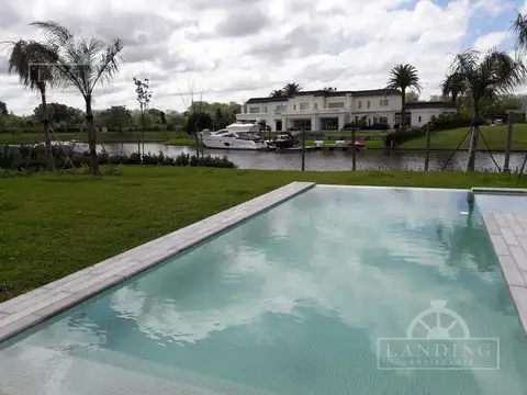 Nuevo Ingreso. Casa de diseño al río en Albanueva 3 suites dep piscina amarra. Con  renta h 12/26