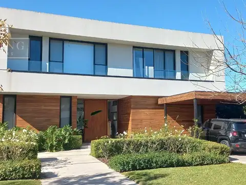 Nuevo Ingreso. Casa de diseño al río en Albanueva 3 suites dep piscina amarra. Con  renta h 12/26