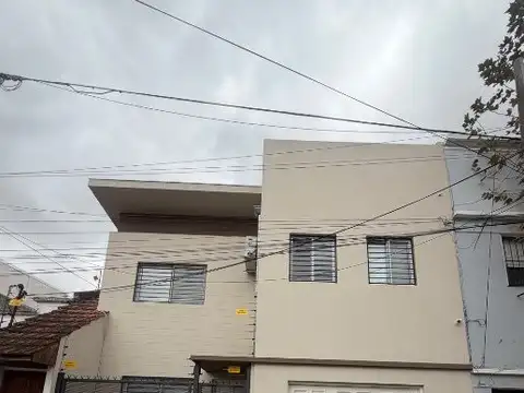 Casa en venta de 4 Ambientes con garage en Quilmes Centro