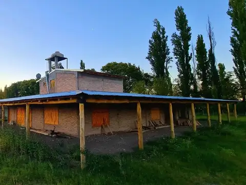Casa 7 ambientes con 2 baños