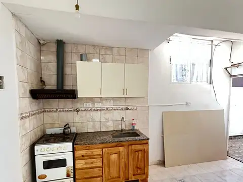 DEPARTAMENTO PH 2 AMBIENTES CON PATIO - A 1 C. AV. DIRECTORIO - SIN EXPENSAS