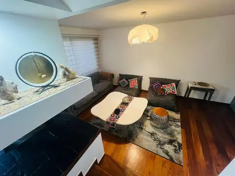 Casa en Venta con 5 cocheras