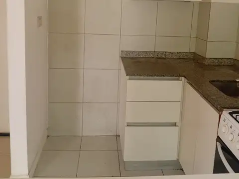 2 ambientes al frente con balcón. Amenities: SUM, piscina y Laundry. A 1 cuadra U. Palermo