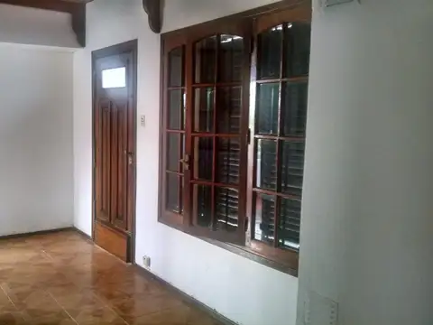Casa en Alquiler con 1 cochera