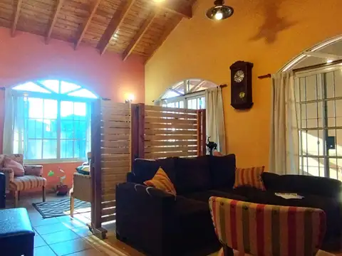 Casa en Venta con 2 cocheras