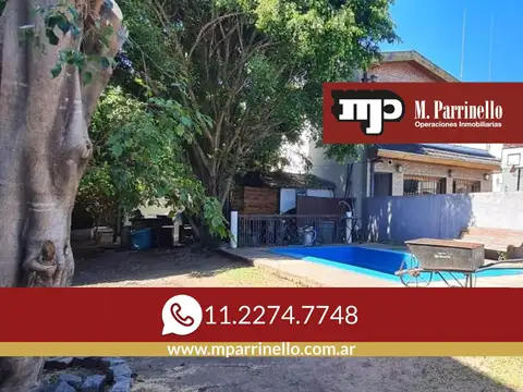Casa sobre lote de 10x40 con gran jardín con piscina - En venta