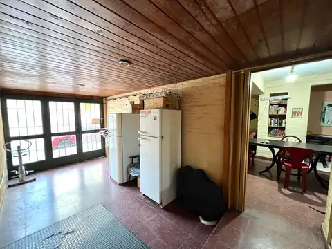 Casa de 5 ambientes con dependencia de servicio en venta, en San Fernando.
