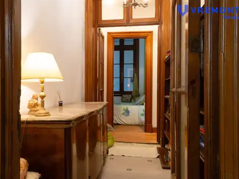 Depto. de 110 m2 apto prof. y divisible en edificio histórico del Microcentro