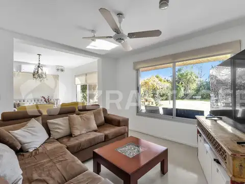 Casa 7 ambientes con 2 baños