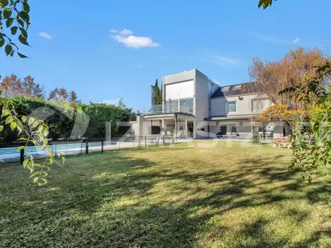 Casa en  Galapagos  7 ambientes