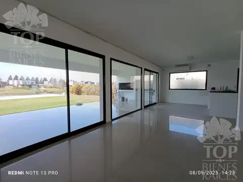 Casa en Alquiler en San Matias, USD 1.800