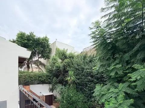 Casa en Venta con 4 cocheras