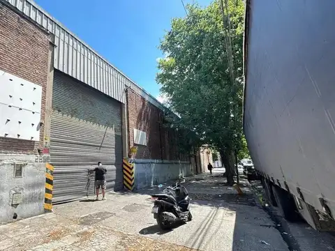 Alquiler de Galpón Logístico 1000 m² en Parque Avellaneda
