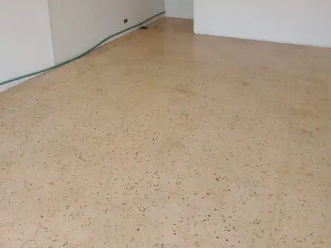 Local en Venta Via Púb.