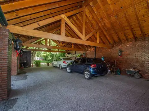 Casa en Venta con 6 cocheras