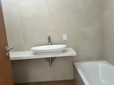 Departamento 4 ambientes con gran balcón y excelente vista