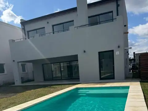 CASA A ESTRENAR  + AMARRAS en VILA MARINA II