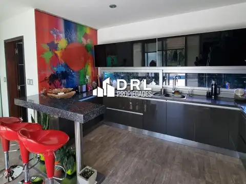 Casa en Venta con 3 cocheras