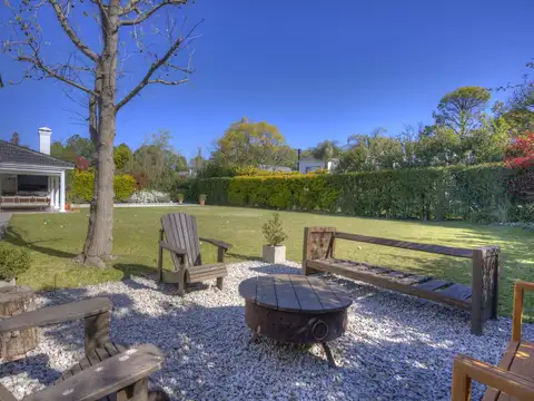 Casa de 5 ambientes en Mayling Country Club | Amplios ambientes y gran jardín con pileta