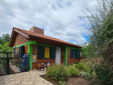 CASA EN BARRIO SAN SEBASTIAN MINA CLAVERO CON ESCRITURA